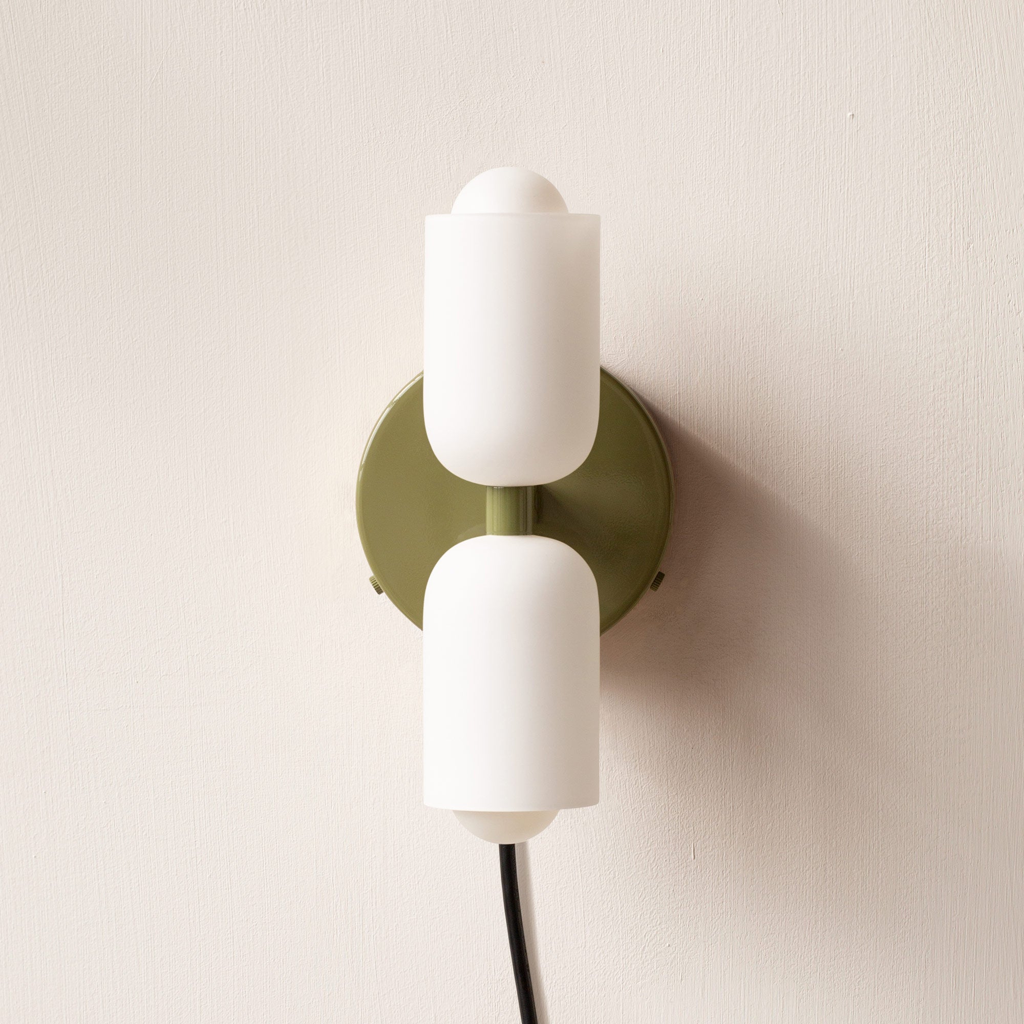 modern-acrylic-wall-sconce-with-up-down-light-effect-img8.jpg