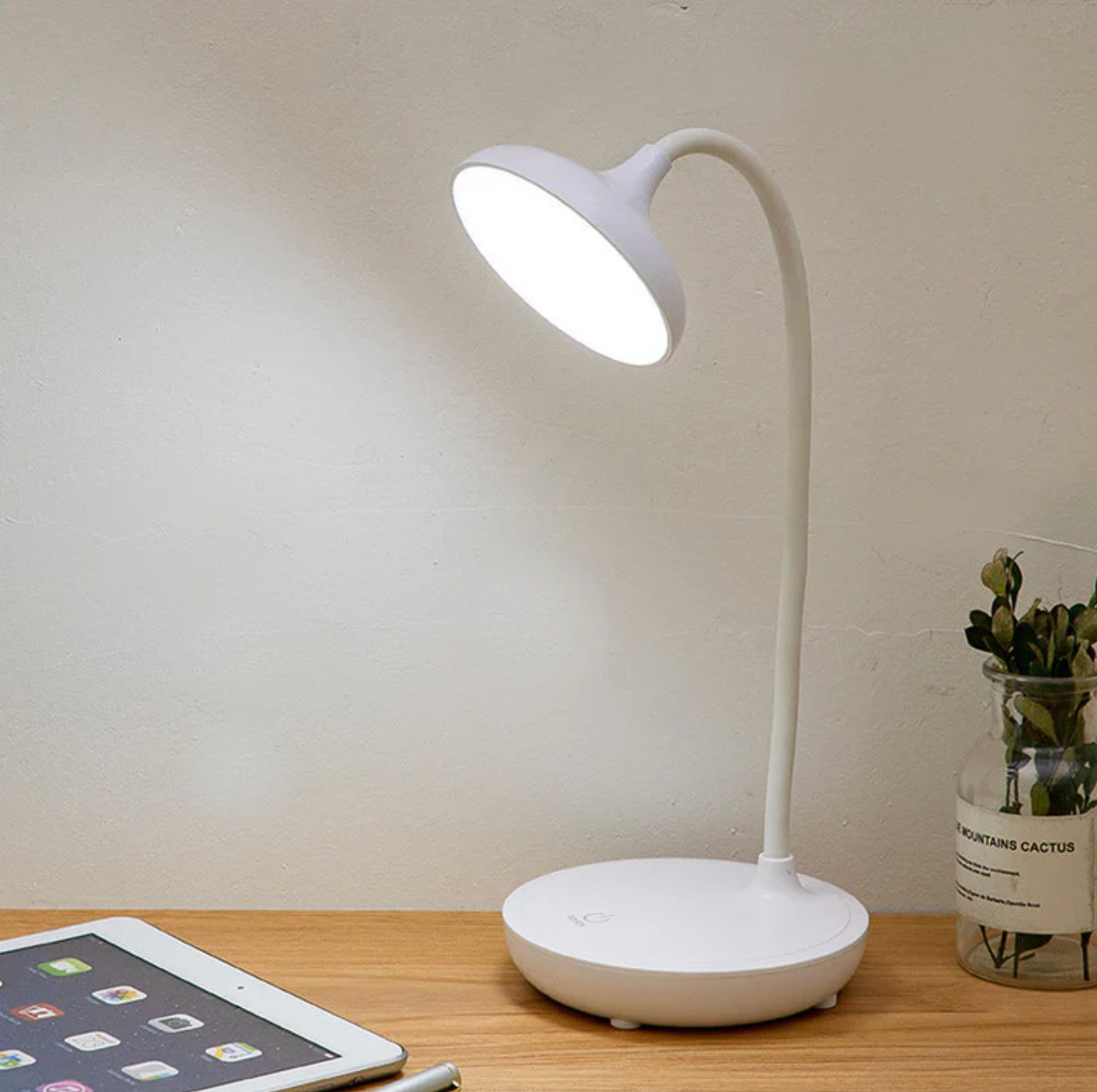 modern-flexible-led-table-lamp-with-touch-control-and-dimmer-img4.png