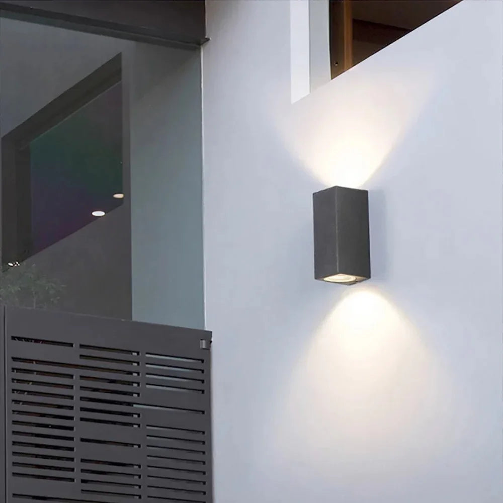 modern-led-outdoor-wall-sconce-with-waterproof-aluminum-finish-img1.jpg