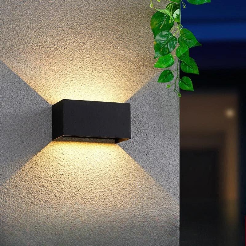 modern-led-outdoor-wall-sconce-with-weatherproof-design-img1.jpg