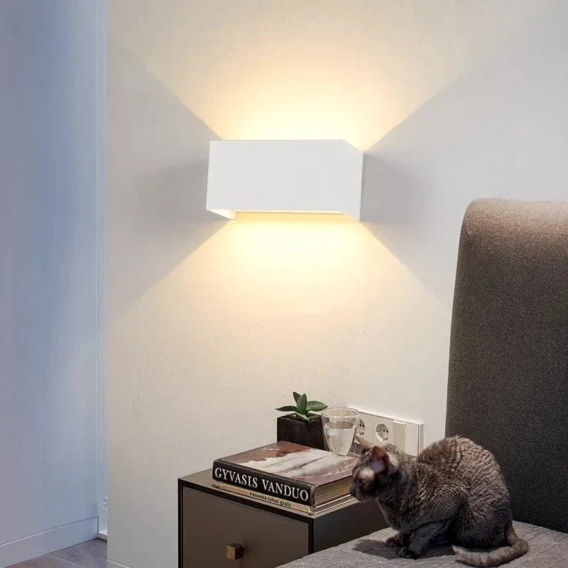 modern-led-outdoor-wall-sconce-with-weatherproof-design-img4.jpg