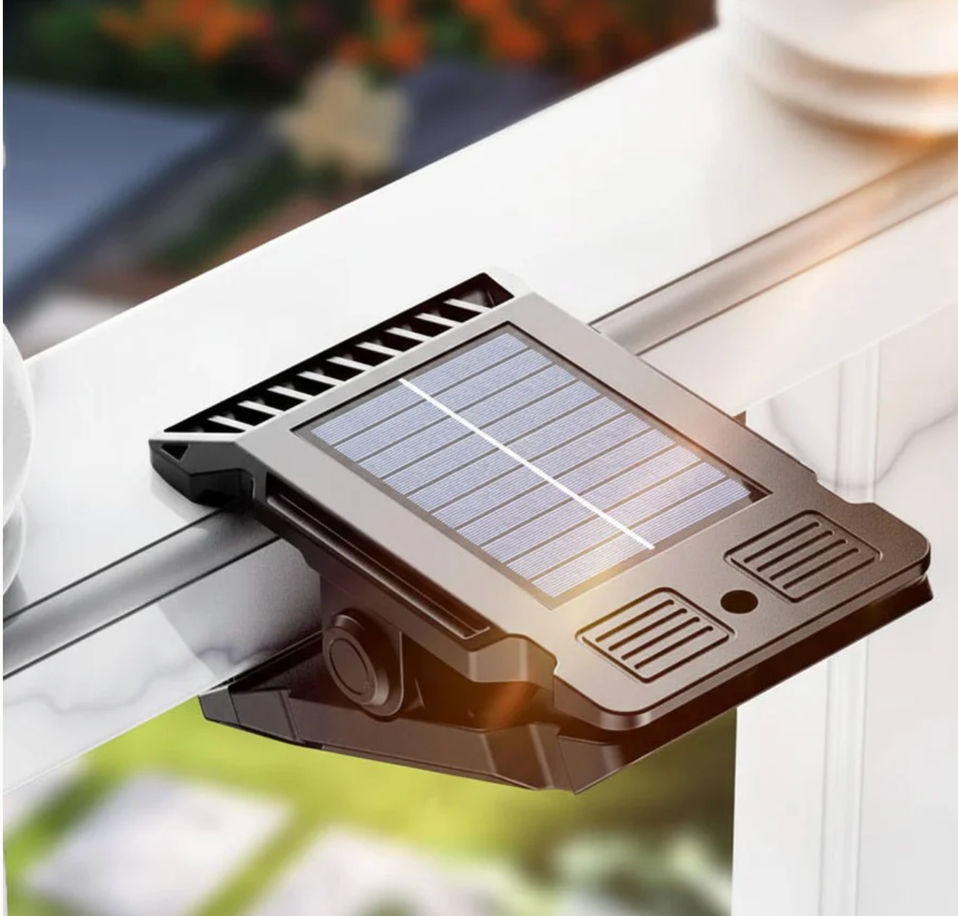 modern-solar-fence-light-with-security-clip-on-for-balcony-img2.png