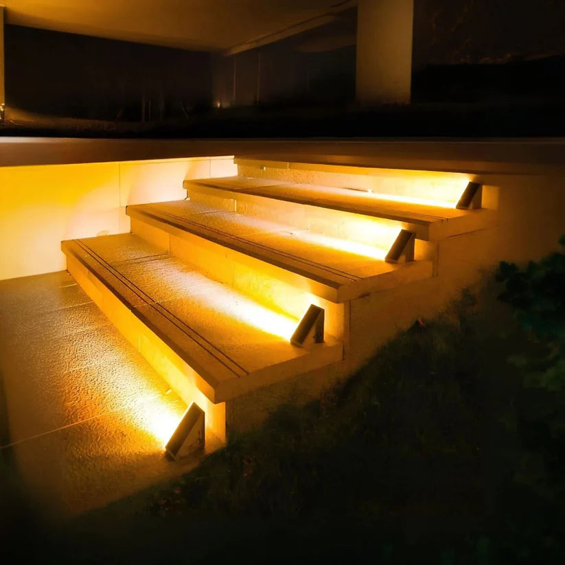 modern-solar-step-light-for-garden-pathway-img4.jpg