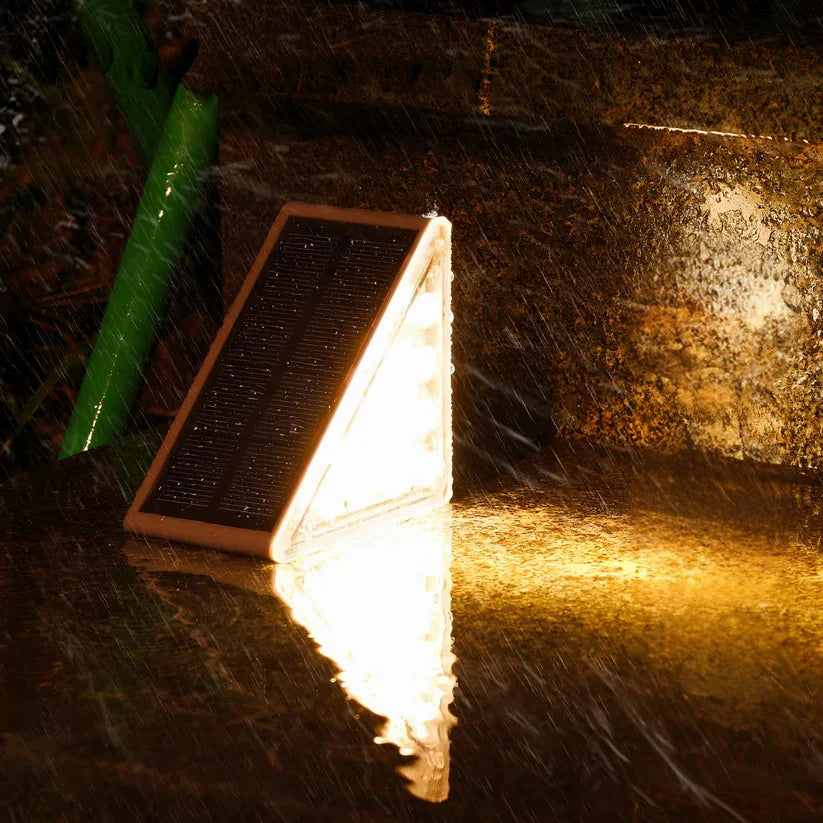 modern-solar-step-light-for-garden-pathway-img5.jpg