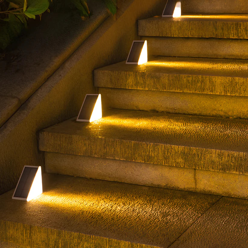 modern-solar-step-light-for-garden-pathway-img7.jpg