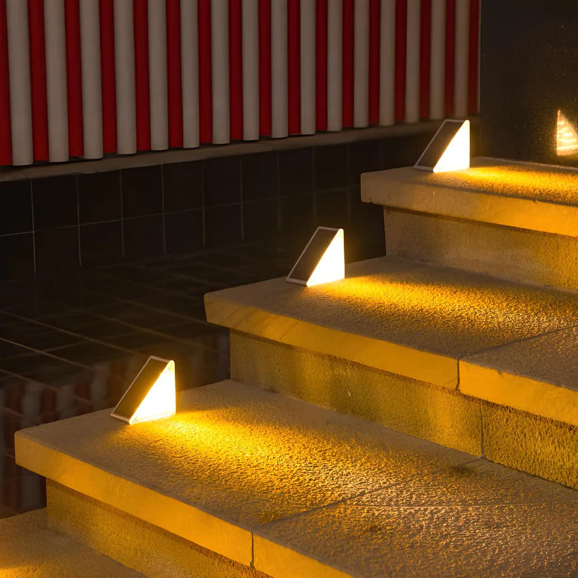 modern-solar-step-light-for-garden-pathway-img9.jpg