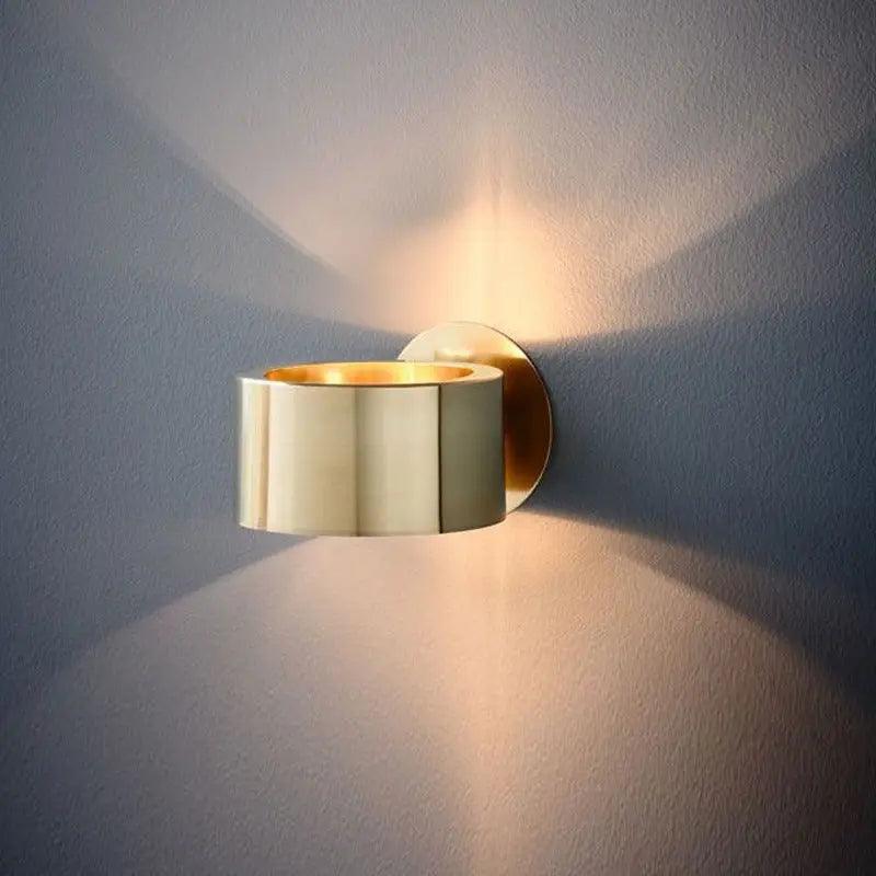 modern-wall-sconce-light-with-minimalist-design-img1.jpg