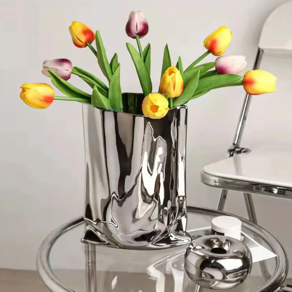 molten-silver-resin-vase-with-fluid-metallic-form-img1.webp