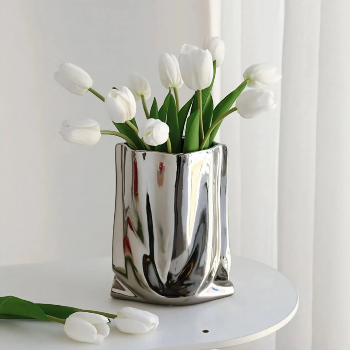 molten-silver-resin-vase-with-fluid-metallic-form-img2.webp