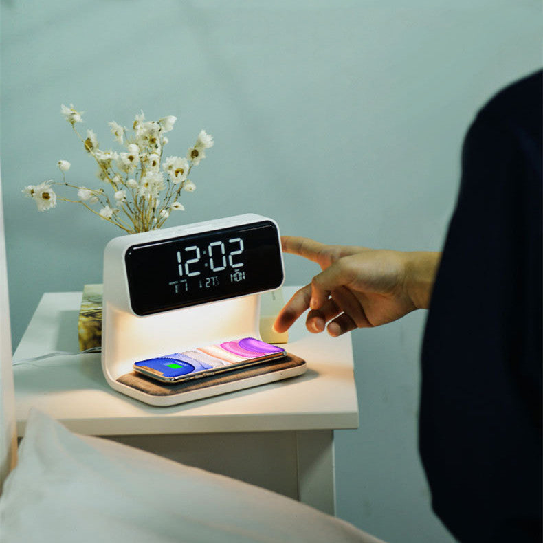 multifunctional-bedside-lamp-with-wireless-charger-and-clock-img4.jpg