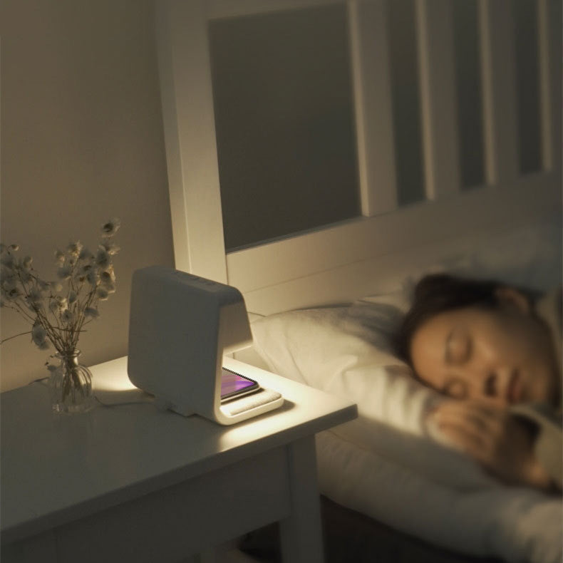 multifunctional-bedside-lamp-with-wireless-charger-and-clock-img6.jpg