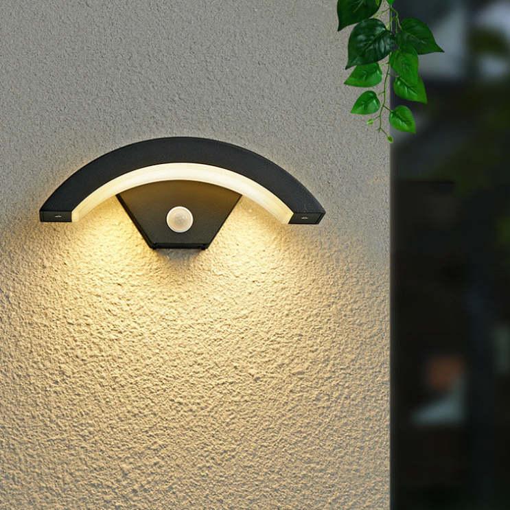 nordic-outdoor-wall-sconce-with-matte-black-weatherproof-finish-img1.jpg