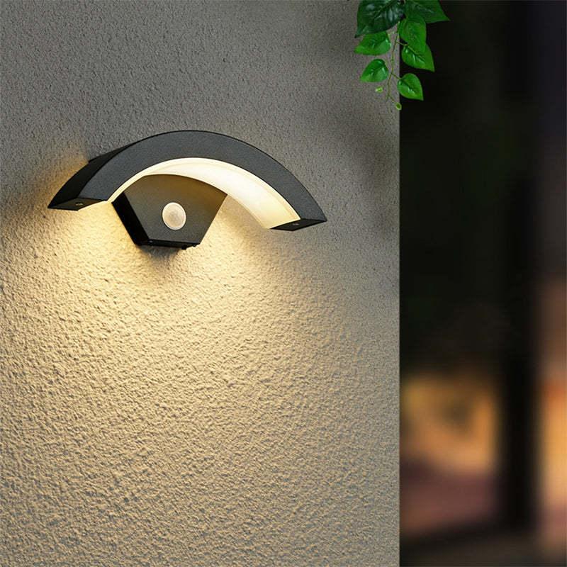 nordic-outdoor-wall-sconce-with-matte-black-weatherproof-finish-img2.jpg