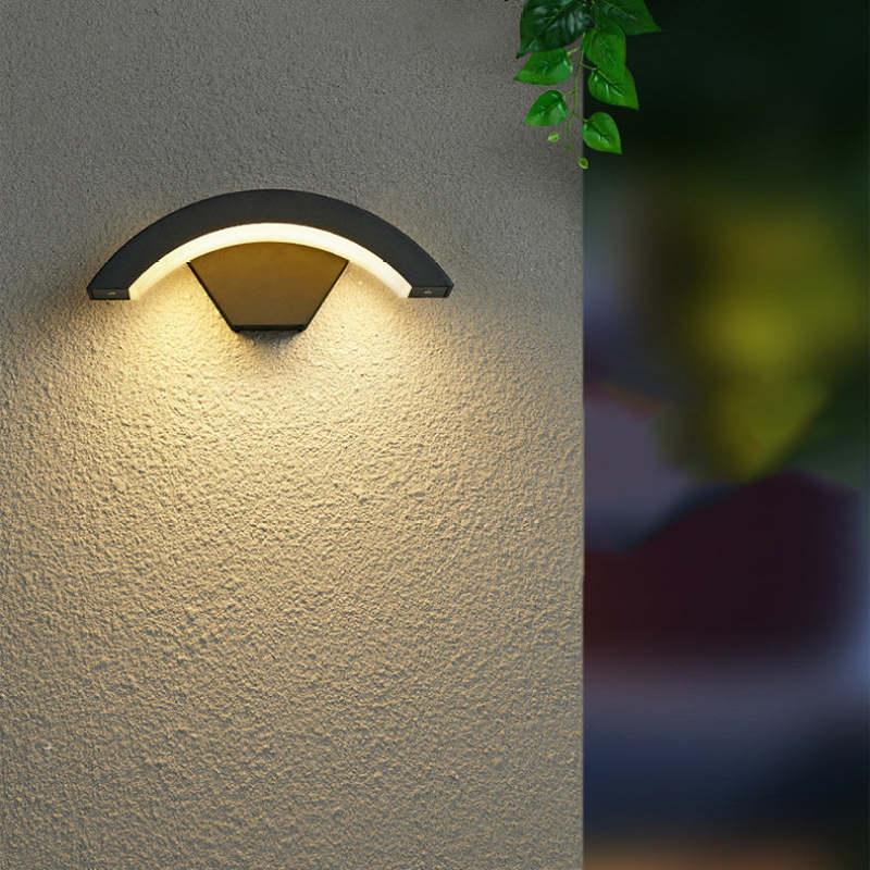 nordic-outdoor-wall-sconce-with-matte-black-weatherproof-finish-img3.jpg