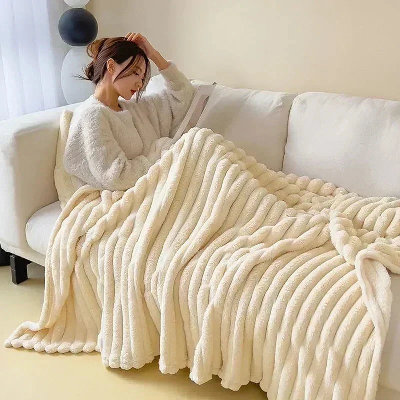 plush-maxi-blanket-ultra-soft-warm-cozy-img1.webp