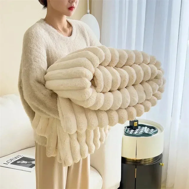 plush-maxi-blanket-ultra-soft-warm-cozy-img2.webp