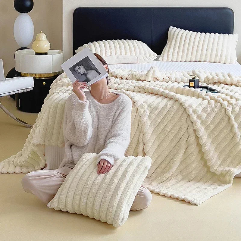 plush-maxi-blanket-ultra-soft-warm-cozy-img3.webp
