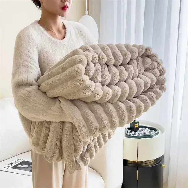 plush-maxi-blanket-ultra-soft-warm-cozy-img4.webp
