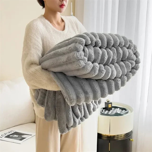 plush-maxi-blanket-ultra-soft-warm-cozy-img6.webp