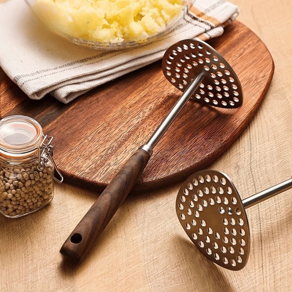 precision-stainless-steel-potato-masher-wood-handle-img1.jpg