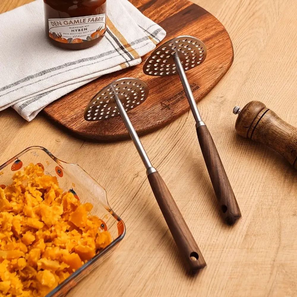 precision-stainless-steel-potato-masher-wood-handle-img6.jpg