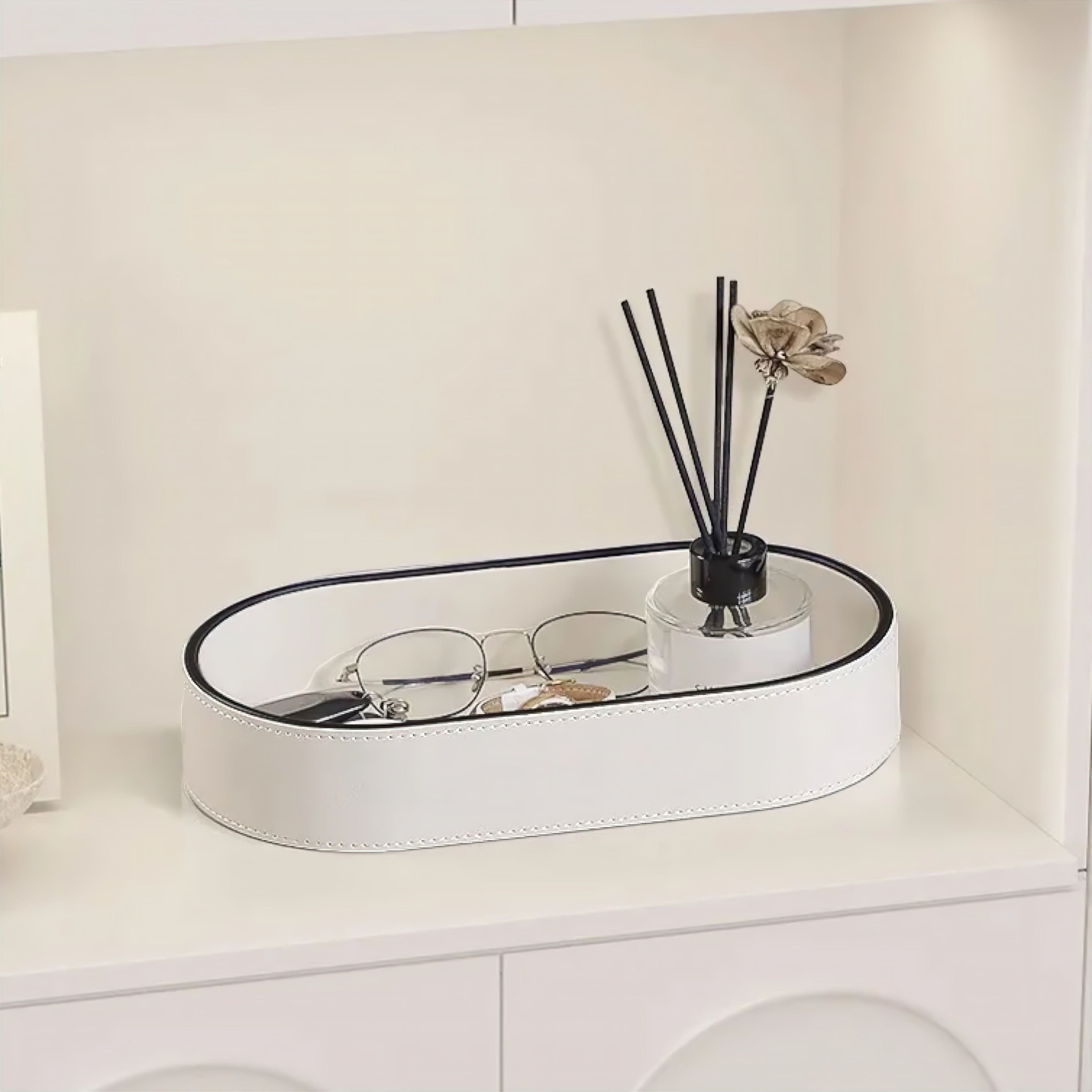 pu-leather-oval-catchall-tray-for-desk-nightstand-contrast-edge-design-img5.jpg