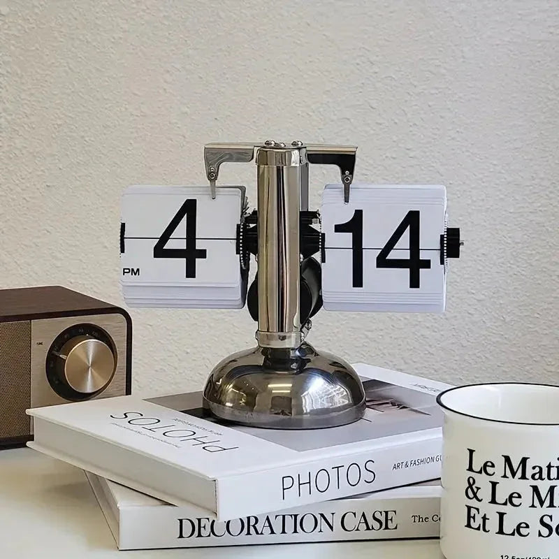 retro-flip-desk-clock-with-vintage-minimalist-style-img4.jpg