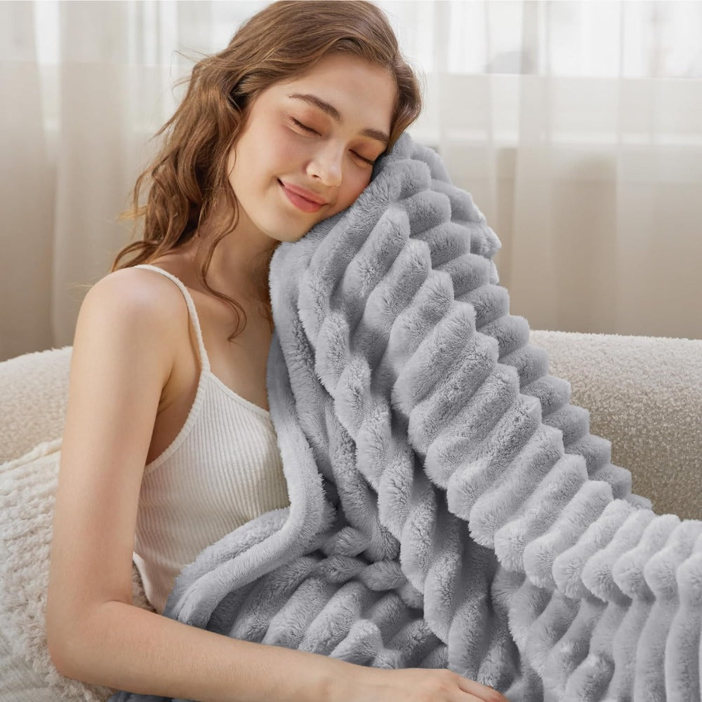 ribbed-luxury-throw-blanket-for-ultimate-winter-comfort-img3.jpg