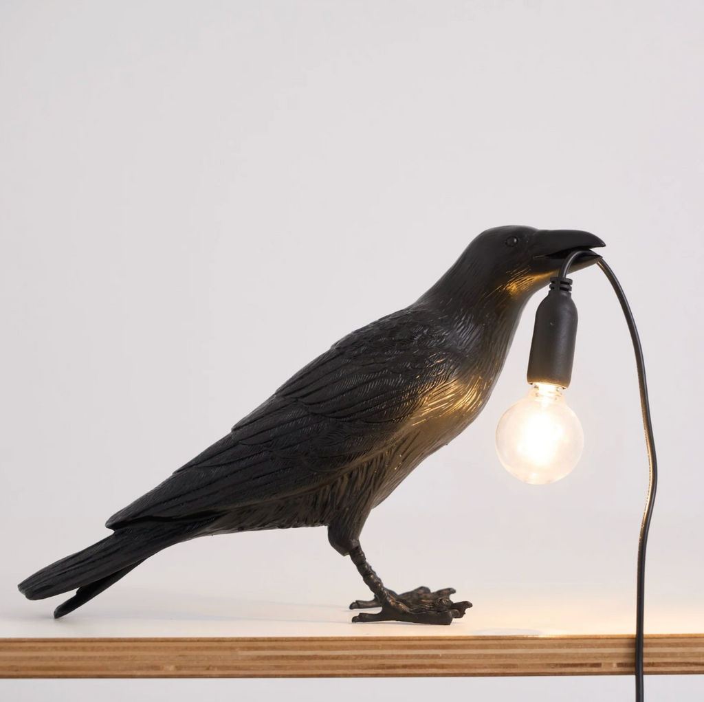 rustic-crow-sculpture-table-lamp-with-artistic-novelty-design-img2.png
