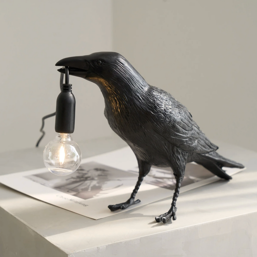 rustic-crow-sculpture-table-lamp-with-artistic-novelty-design-img3.png