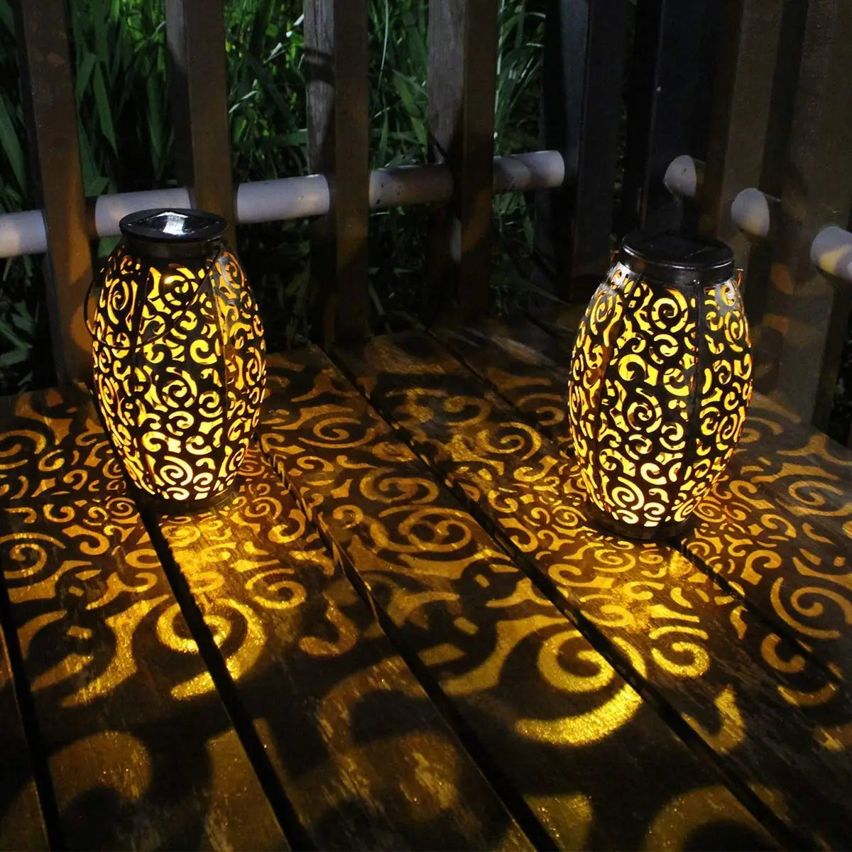 rustic-metal-solar-garden-light-with-weather-resistant-finish-img3.jpg