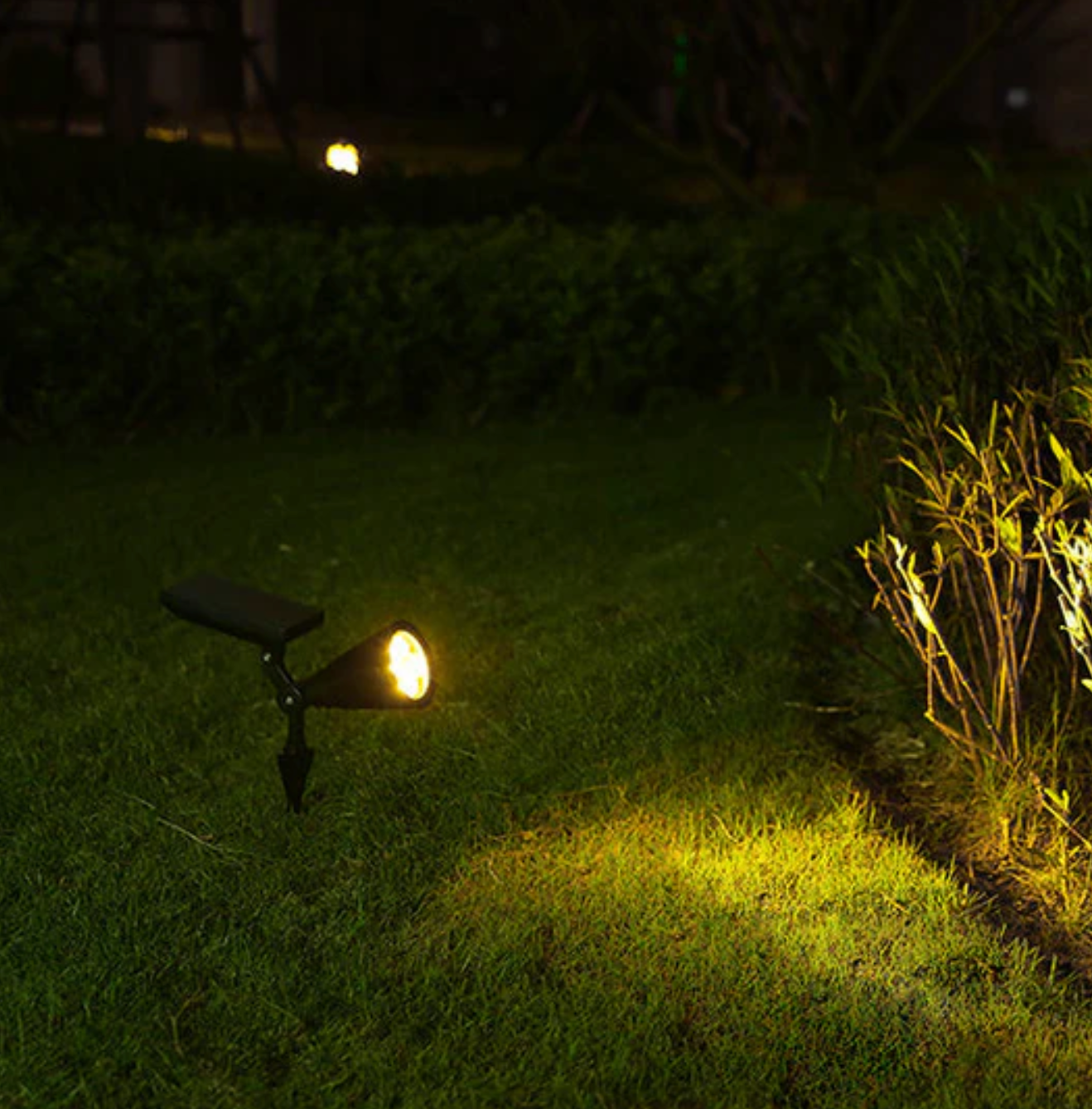 rustic-solar-led-outdoor-spotlight-with-adjustable-focused-beam-img8.png