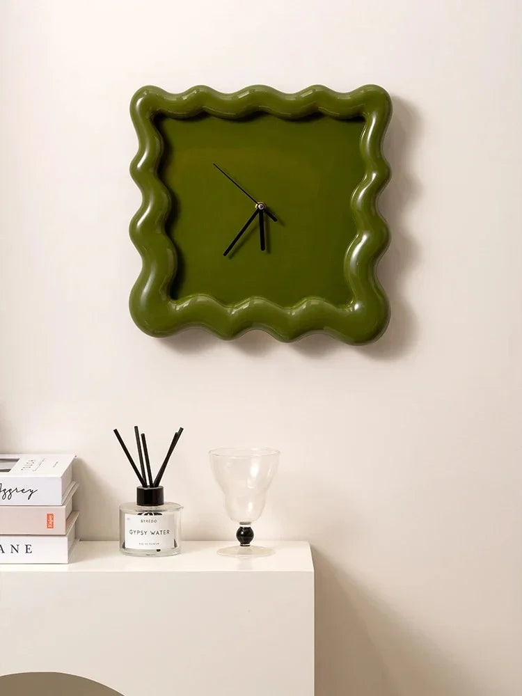 rustic-wooden-wall-clock-with-minimalist-round-face-img2.jpg
