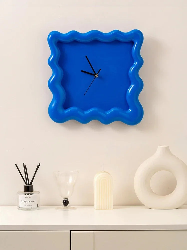 rustic-wooden-wall-clock-with-minimalist-round-face-img4.jpg