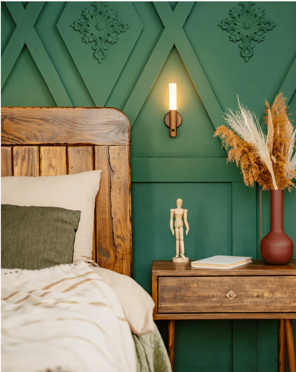 rustic-wooden-wall-sconce-with-rechargeable-led-light-img1.png