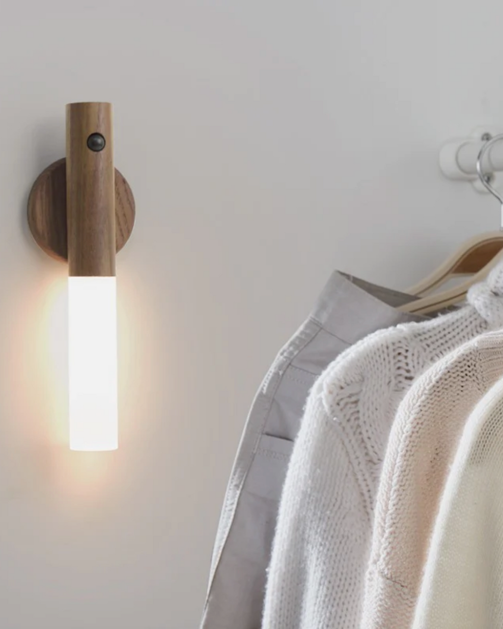rustic-wooden-wall-sconce-with-rechargeable-led-light-img12.png