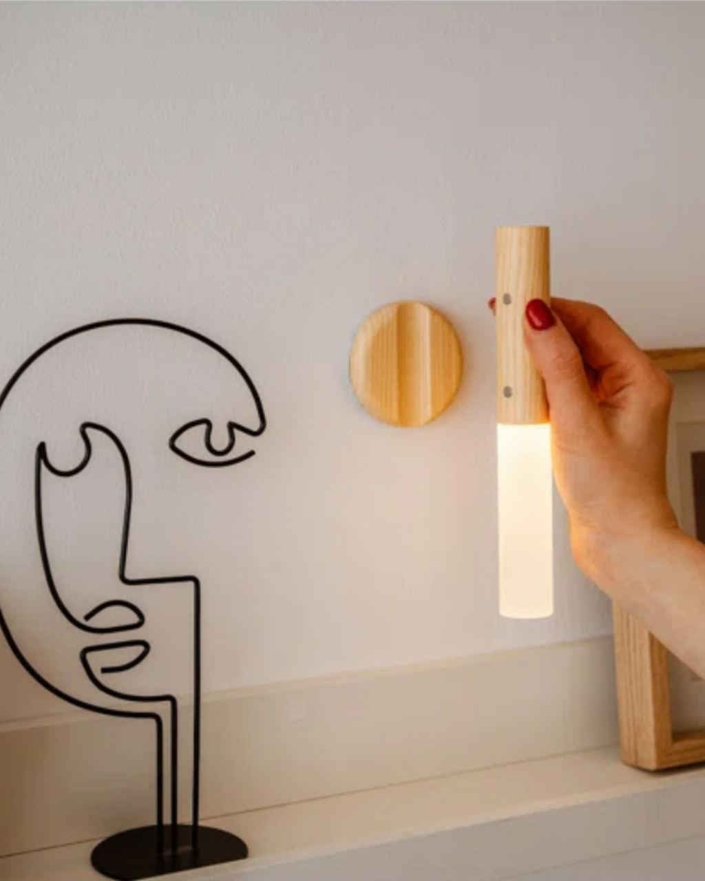 rustic-wooden-wall-sconce-with-rechargeable-led-light-img14.png