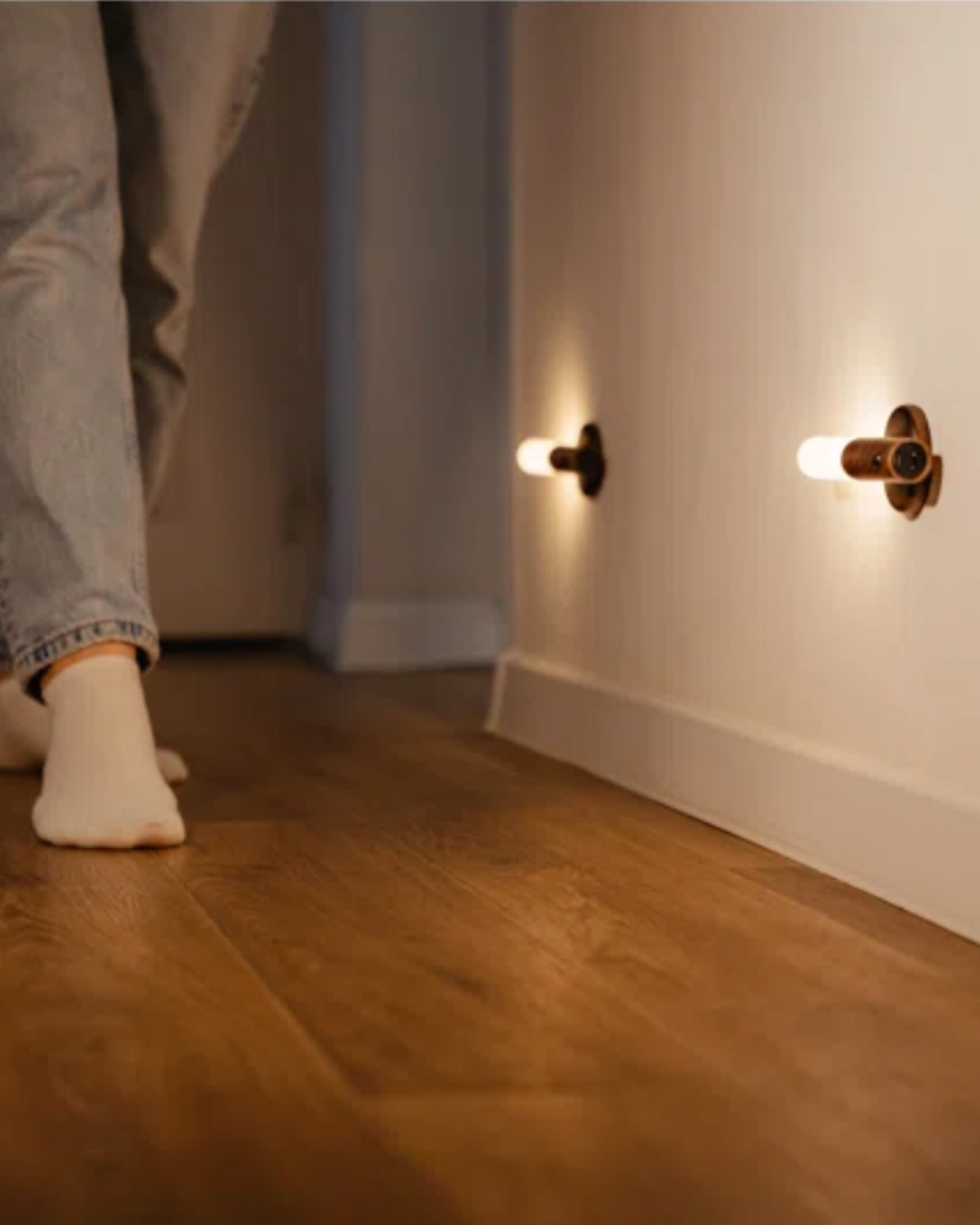 rustic-wooden-wall-sconce-with-rechargeable-led-light-img15.png