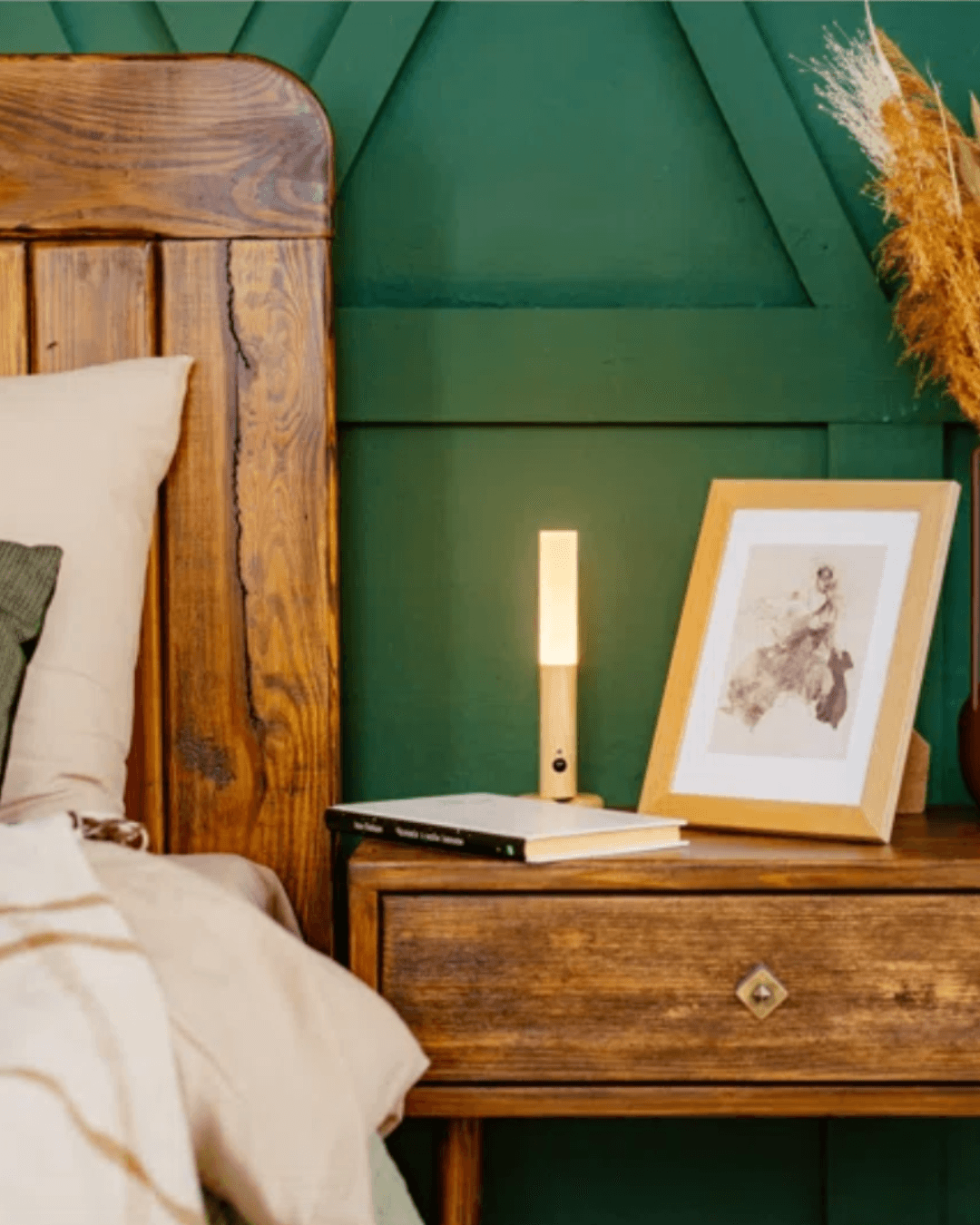 rustic-wooden-wall-sconce-with-rechargeable-led-light-img2.png