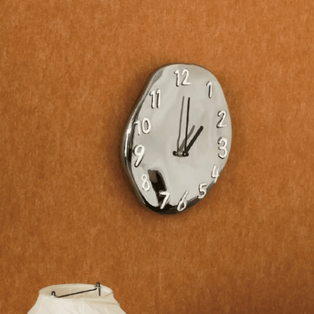 sculpted-ceramic-wall-clock-with-chrome-electroplated-finish-img10.png
