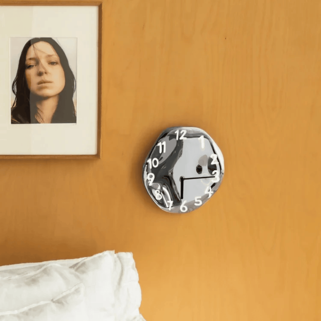 sculpted-ceramic-wall-clock-with-chrome-electroplated-finish-img2.png