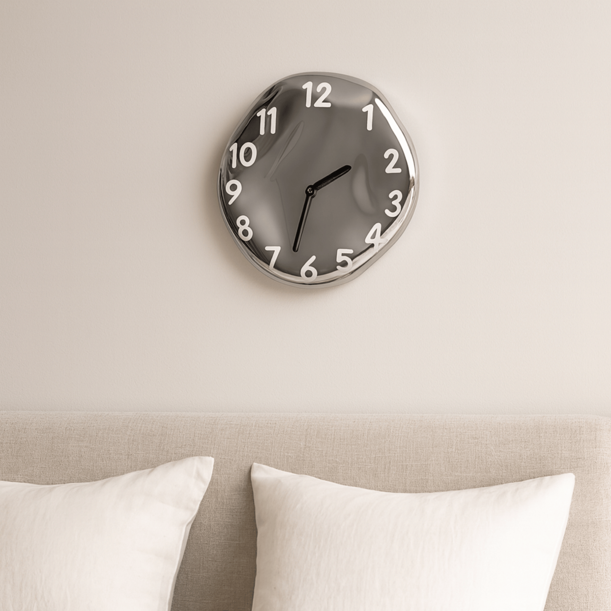 sculpted-ceramic-wall-clock-with-chrome-electroplated-finish-img8.png