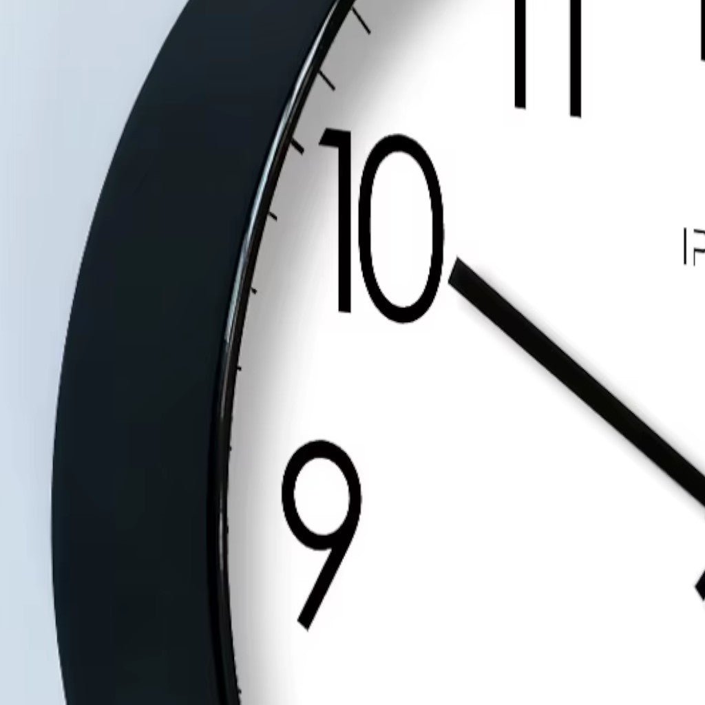 silent-nordic-wall-clock-with-minimalist-quartz-design-img5.jpg