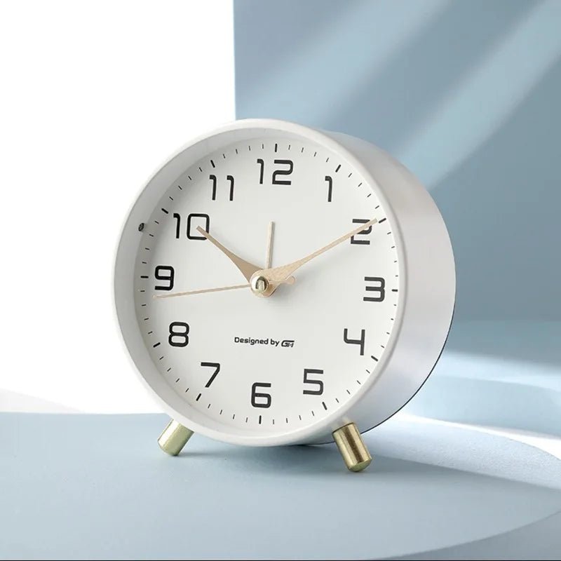 silent-scandinavian-minimalist-table-clock-img3.webp
