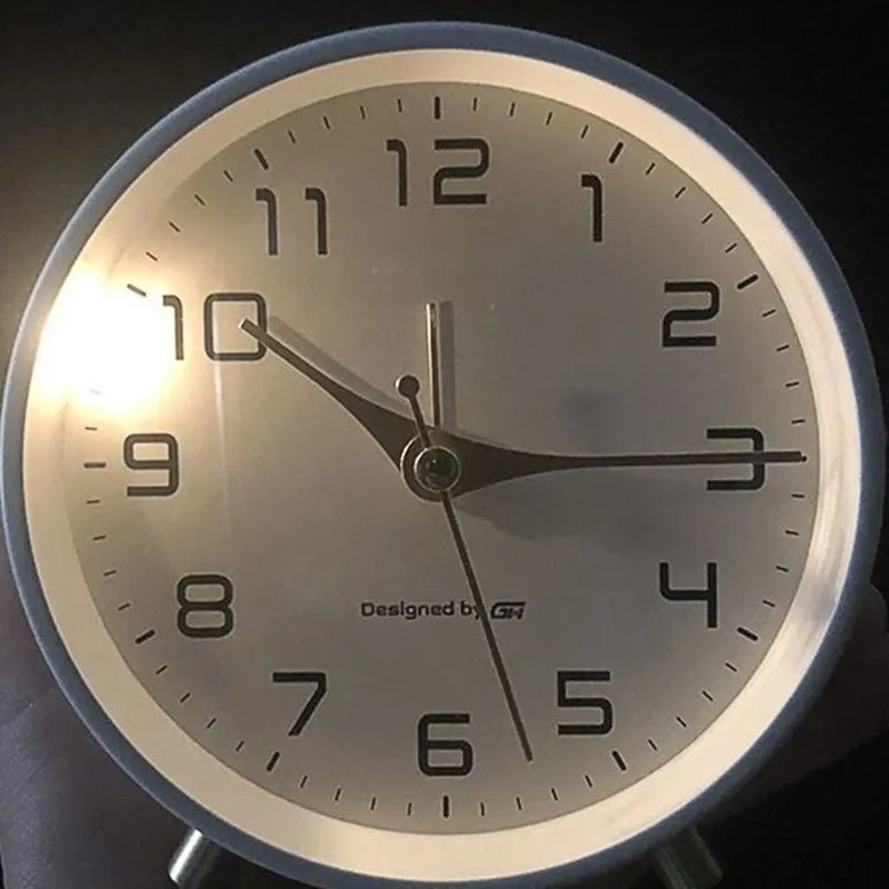 silent-scandinavian-minimalist-table-clock-img8.webp