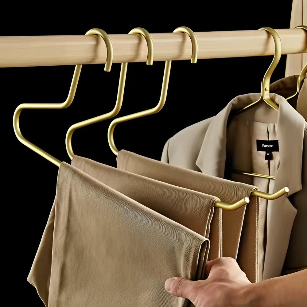 sleek-metal-clothes-hangers-with-minimalist-gold-silver-finish-img2.jpg