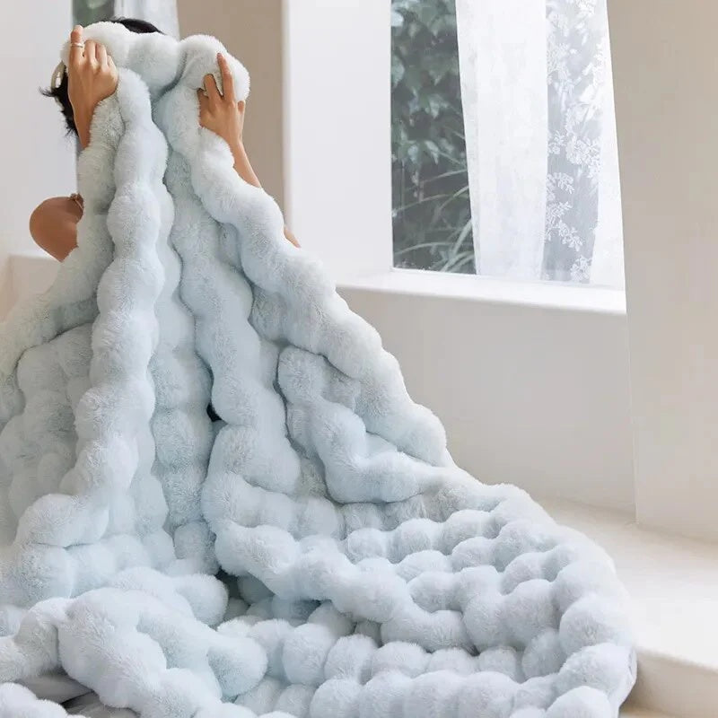 soft-faux-fur-throw-blanket-for-cozy-winter-evenings-img1.jpg