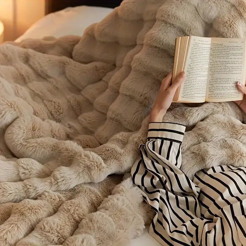 soft-faux-fur-throw-blanket-for-cozy-winter-evenings-img12.jpg
