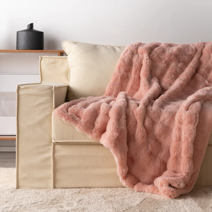 soft-faux-fur-throw-blanket-for-cozy-winter-evenings-img15.jpg