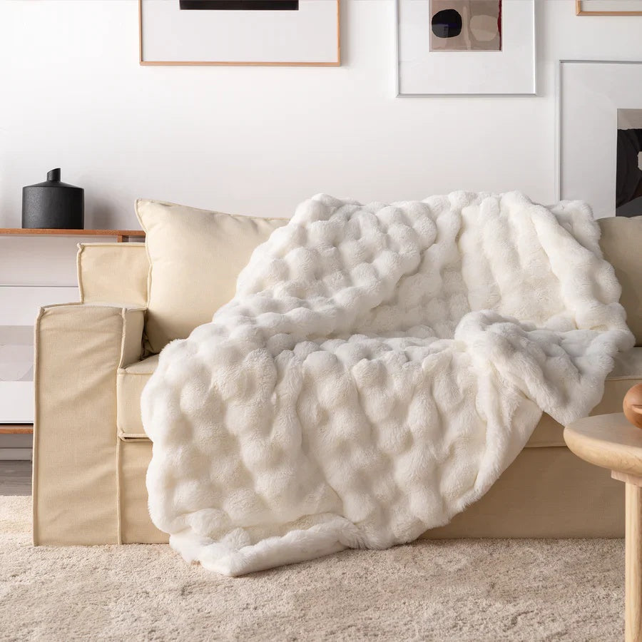 soft-faux-fur-throw-blanket-for-cozy-winter-evenings-img16.jpg